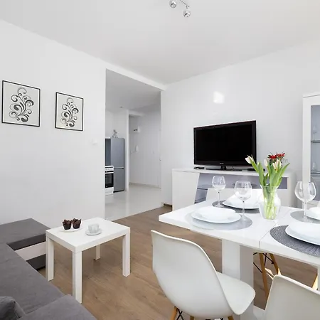 Апартаменти Rynek Sienny Cosy By Bookinghost