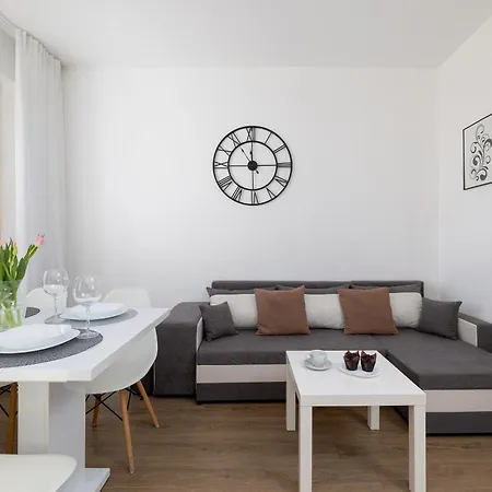 Apartment Rynek Sienny Cosy By Bookinghost